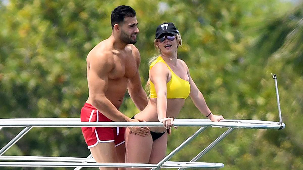 Бритни Спирс провела солнечный уикенд в Майами: романтические фото