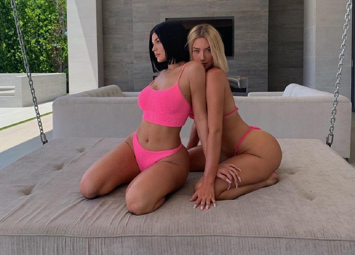 Кайли Дженнер похвасталась пышными ягодицами на вечеринке с подругами: пикантные фото