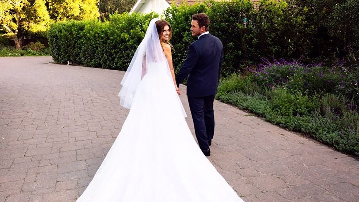 Появились новые фото со свадьбы дочери Шварценеггера: второе платье Кэтрин было роскошным Появились новые фото со свадьбы дочери Шварценеггера: второе платье Кэтрин было роскошным