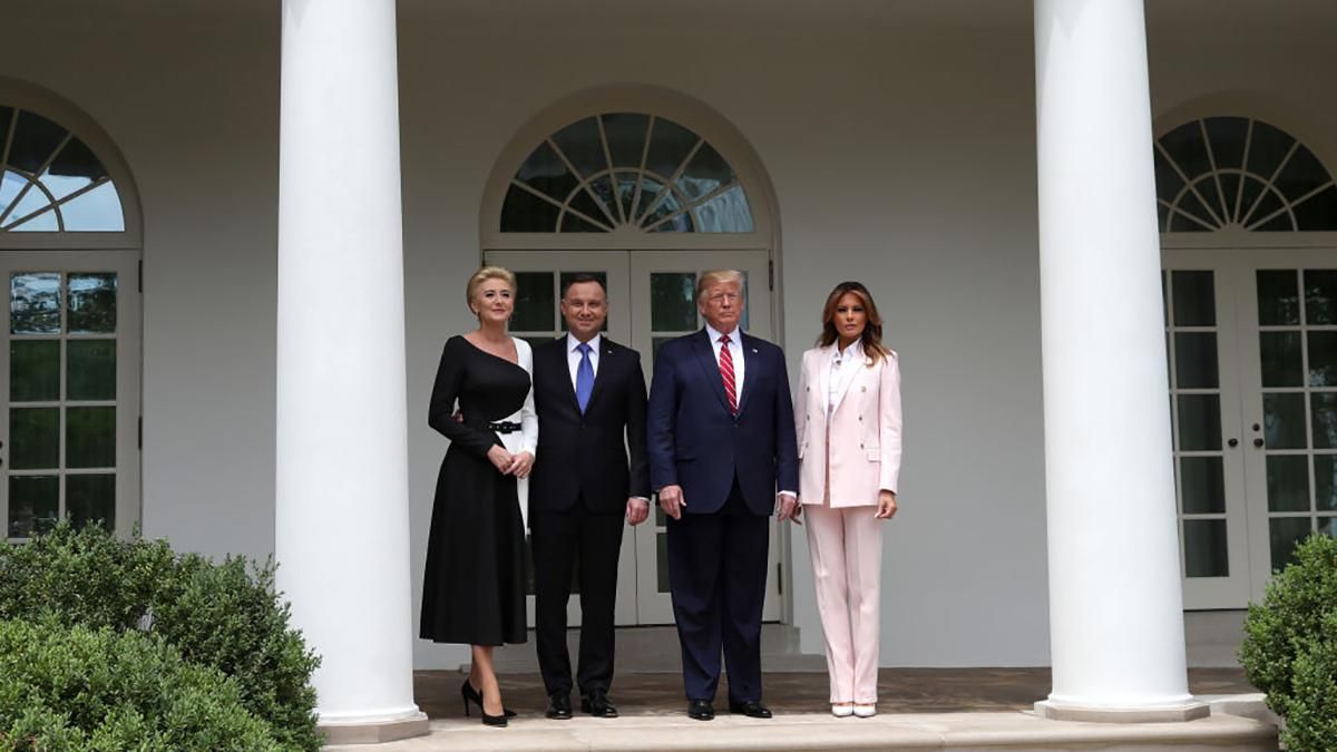 Мелания Трамп надела элегантный костюм на встречу с президентом Польши: фото