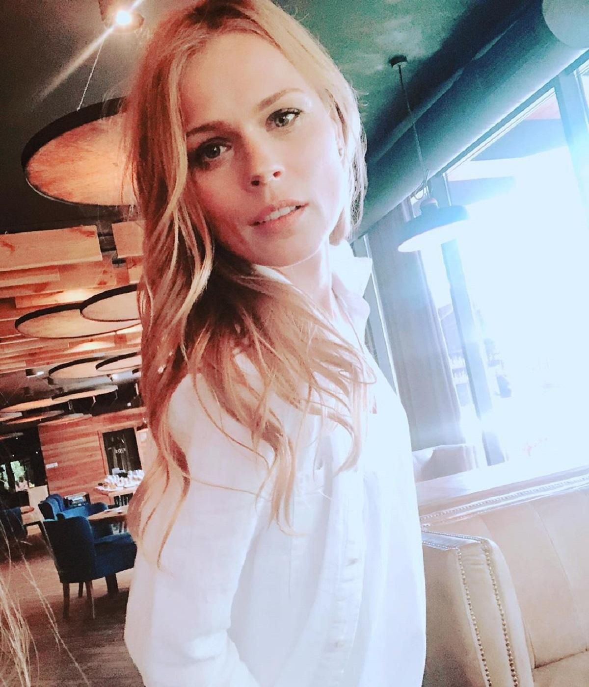 У топі з глибоким декольте: Оля Фреймут зачарувала мережу стильним фото У топі з глибоким декольте: Оля Фреймут зачарувала мережу стильним фото