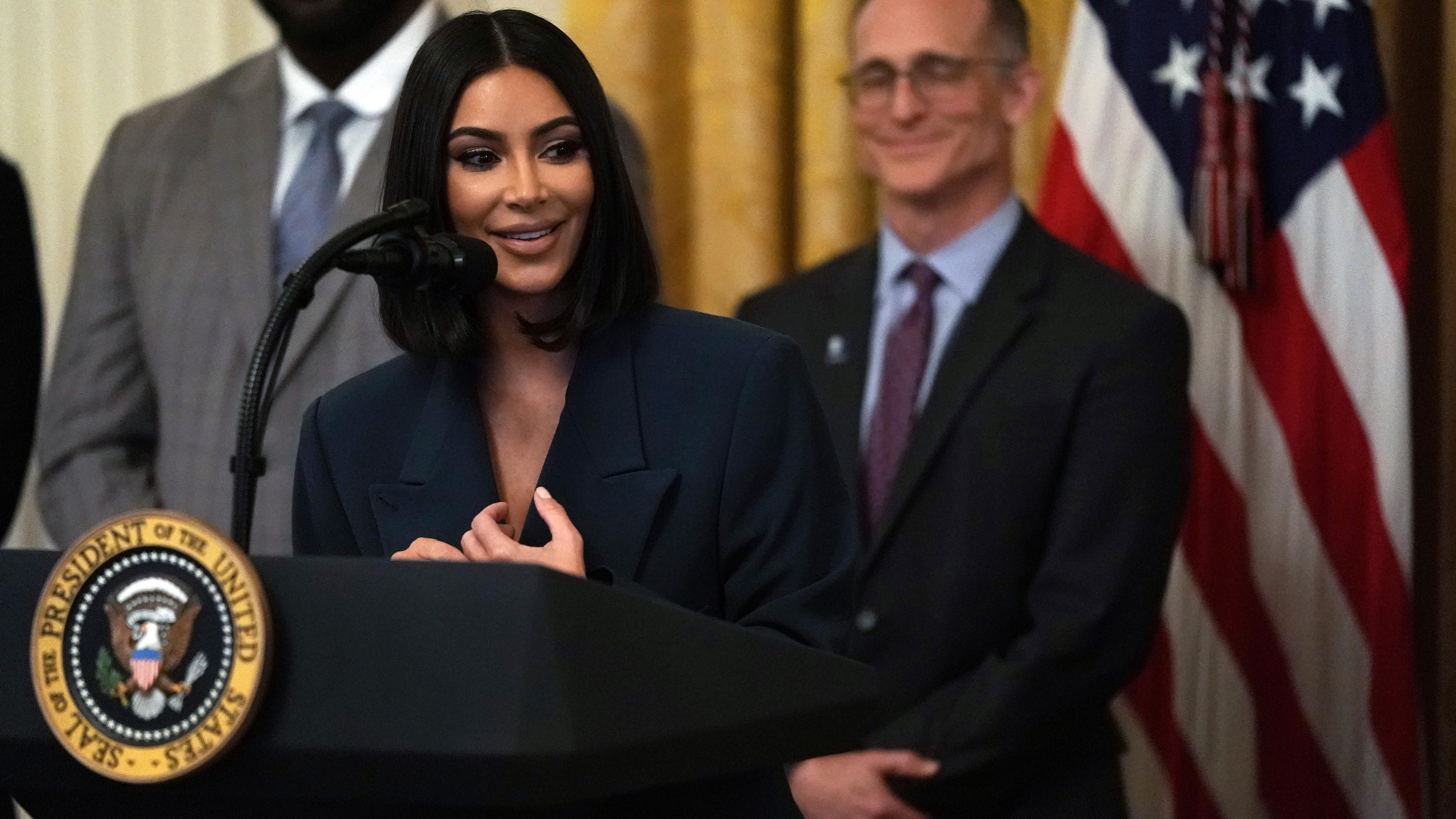 Стильная Ким Кардашян встретилась с президентом США в Белом доме: детали мероприятия
