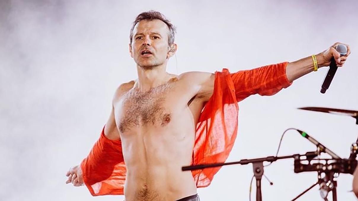 Святослав Вакарчук обнажил торс в Тернополе: певец принял участие в утреннем забеге Святослав Вакарчук обнажил торс в Тернополе: певец принял участие в утреннем забеге