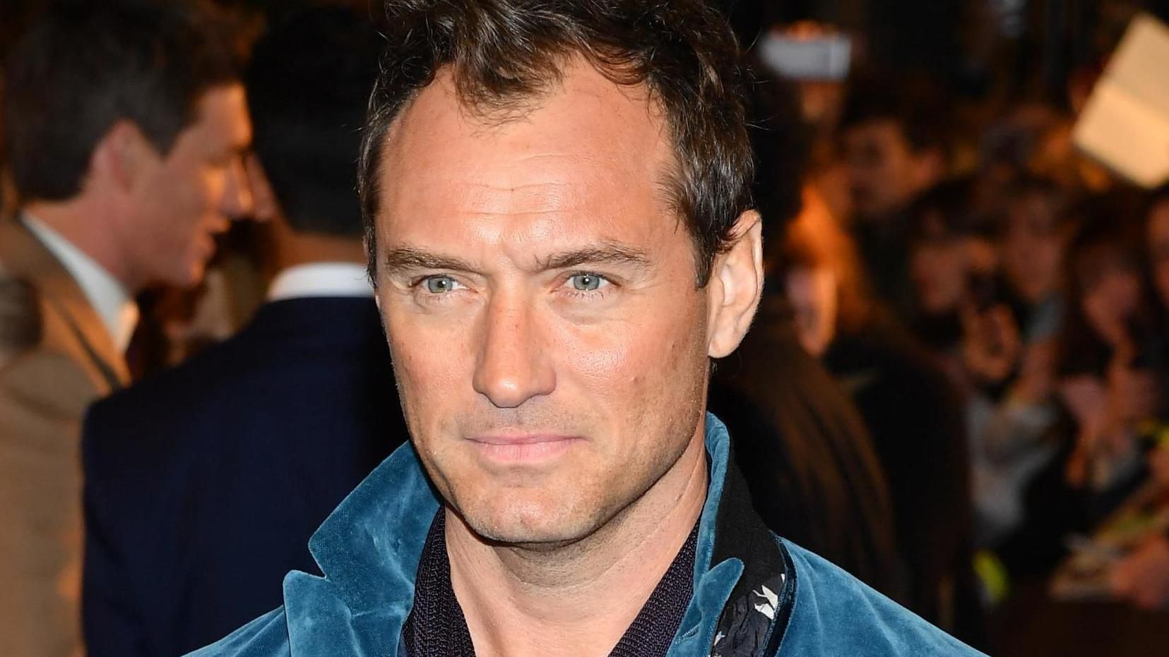 Джуд Лоу получил главную роль в новом шедевре от HBO: актер сыграет в сериале "Третий день" Джуд Лоу получил главную роль в новом шедевре от HBO: актер сыграет в сериале "Третий день"