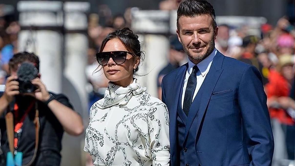 Идеальный выход: Виктория и Дэвид Бекхэм поразили выходом на свадьбе друзей Идеальный выход: Виктория и Дэвид Бекхэм поразили выходом на свадьбе друзей