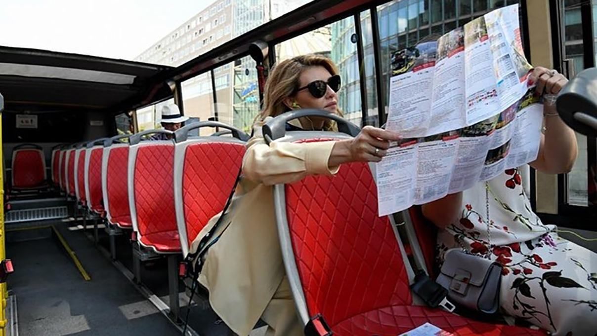 Елена Зеленская покоряет Берлин в брючном костюме: стильные фото первой леди Украины Елена Зеленская покоряет Берлин в брючном костюме: стильные фото первой леди Украины