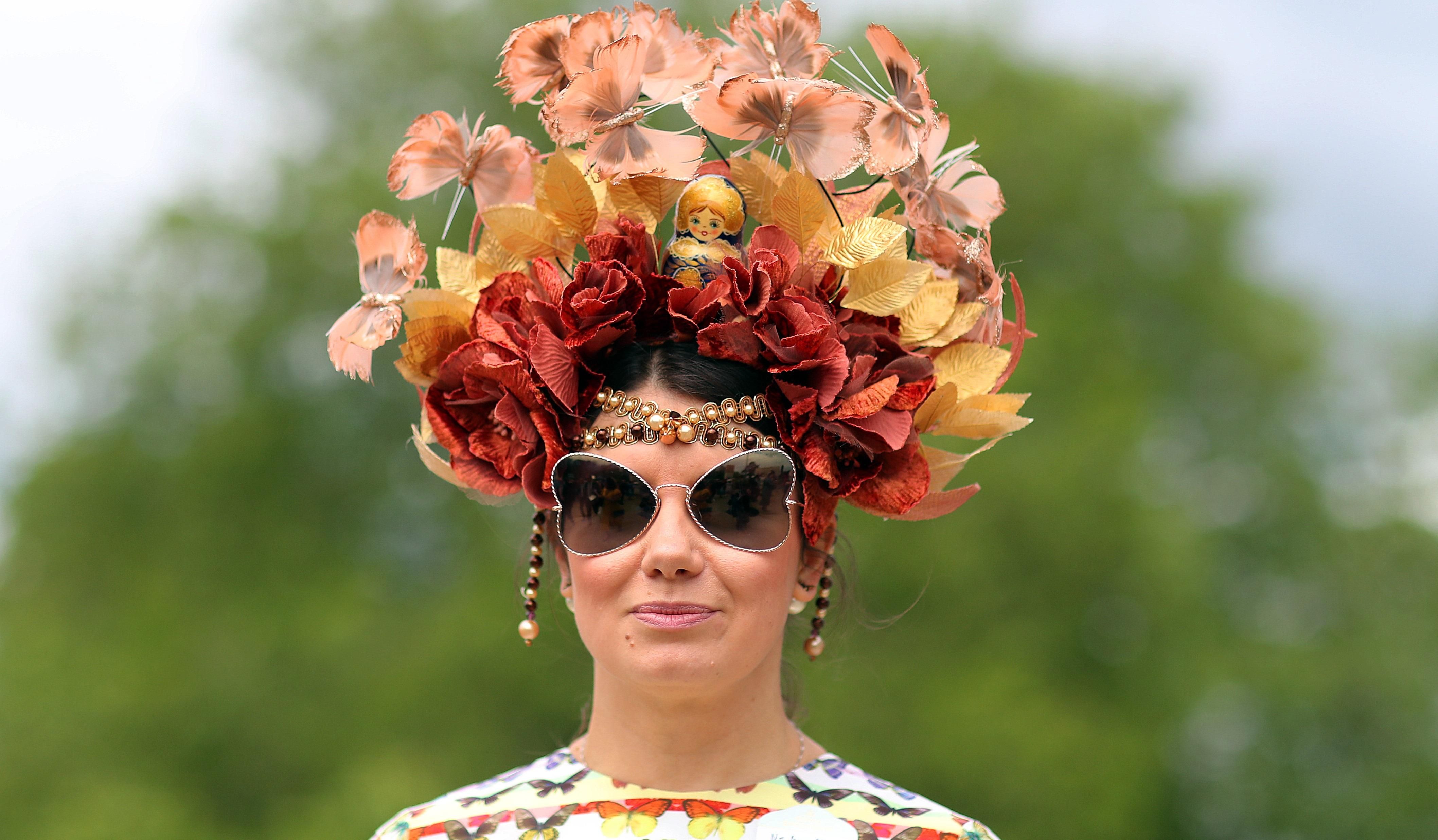 Met Gala по-королевски: самые необычные шляпки на Аскотском ипподроме Met Gala по-королевски: самые необычные шляпки на Аскотском ипподроме