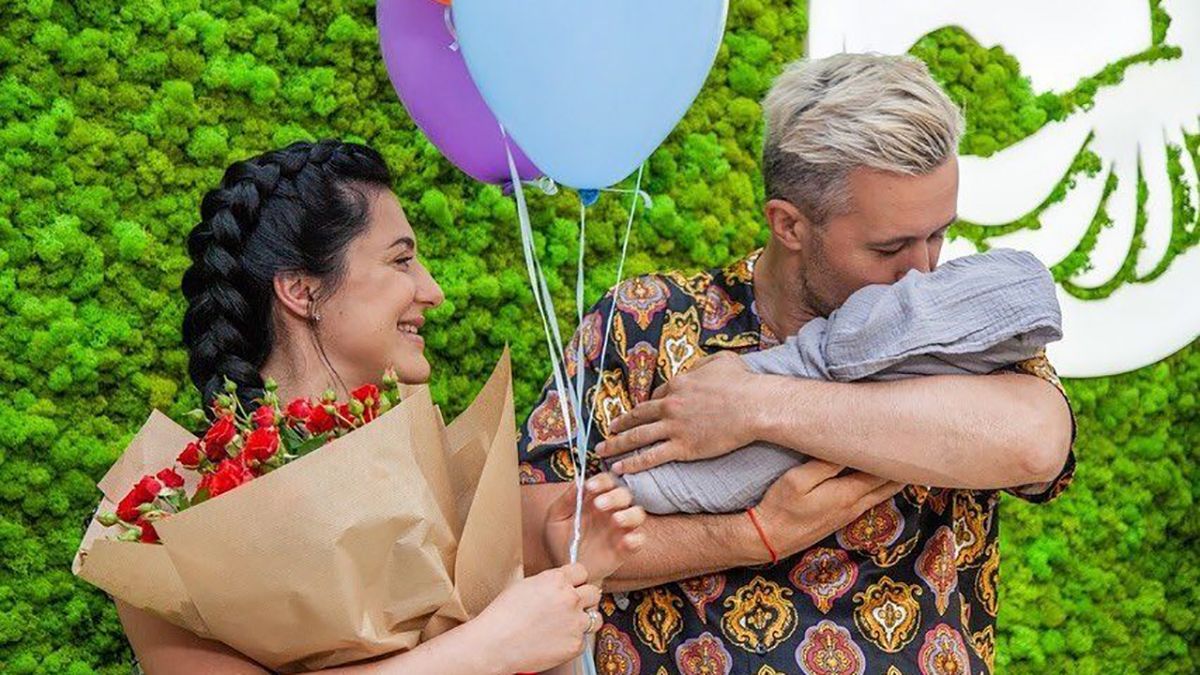 Сергій та Сніжана Бабкіни покинули пологовий будинок: чарівні фото з сином Сергій та Сніжана Бабкіни покинули пологовий будинок: чарівні фото з сином