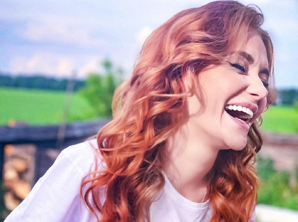 Слава из "НеАнгелов" показала соблазнительное фото в купальнике: поклонники возмущены фотошопом