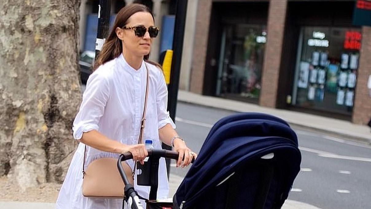 Піппа Міддлтон засвітилася на прогулянці з сином у бюджетному образі: фото стильної матусі Піппа Міддлтон засвітилася на прогулянці з сином у бюджетному образі: фото стильної матусі