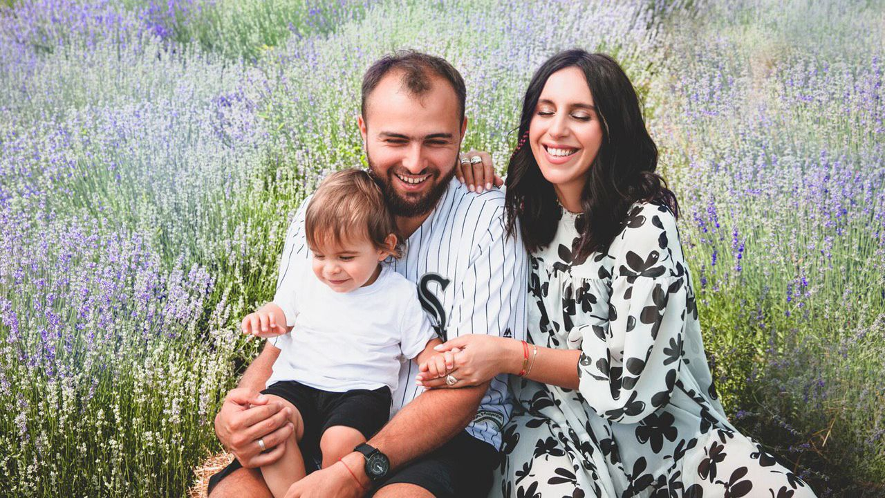 Джамала умилила сеть семейными фото на лавандовом поле