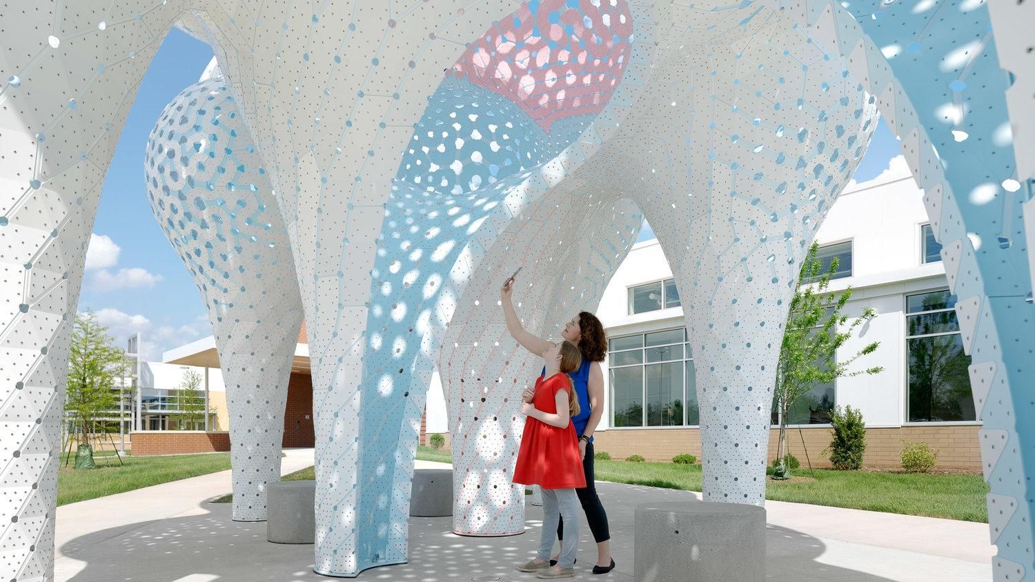 Стовпи мрій: у США створили дуже незвичайну сферичну скульптуру – яскраві фото Стовпи мрій: у США створили дуже незвичайну сферичну скульптуру – яскраві фото