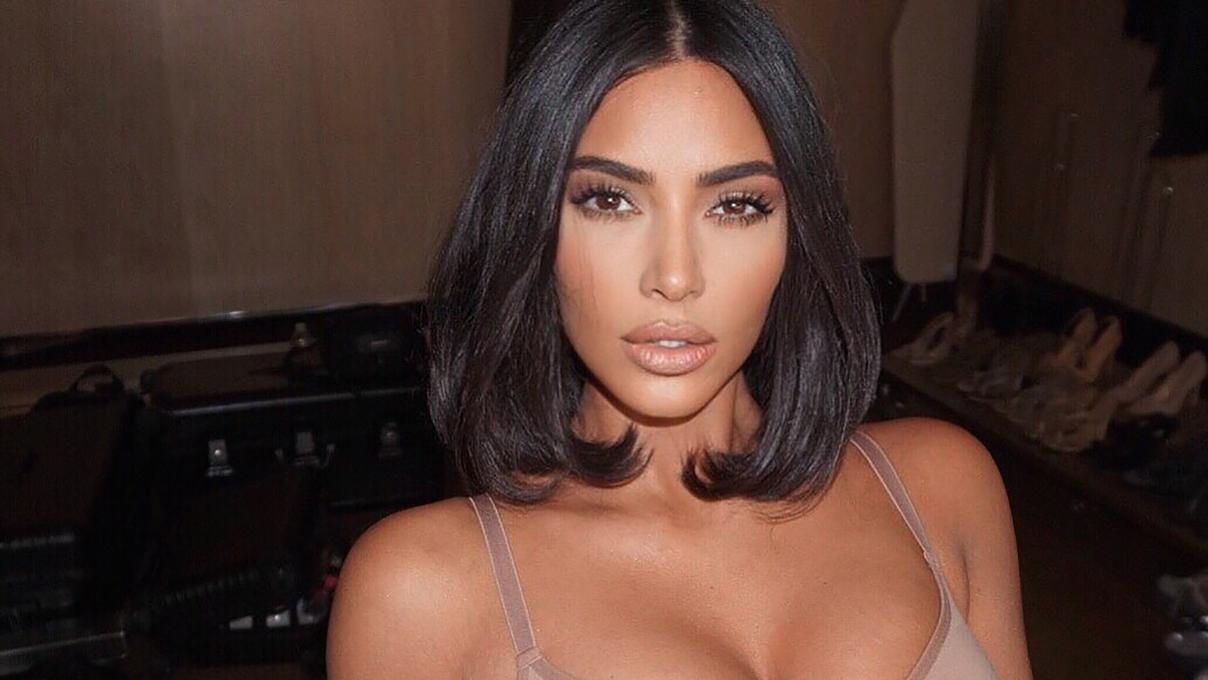 Kimono – образа для японців: назва нового бренду Кім Кардашян обурила її фанатів Kimono – образа для японців: назва нового бренду Кім Кардашян обурила її фанатів