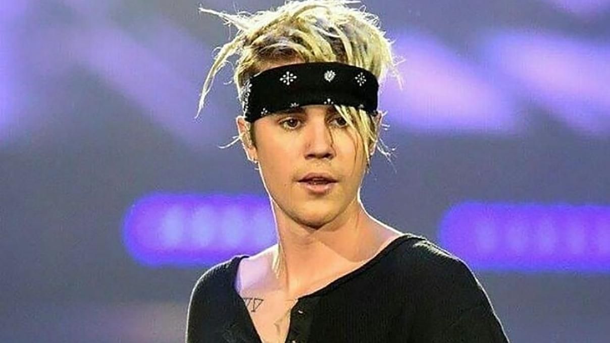 Фанаты Джастина Бибера заподозрили, что новая песня посвящена экс-возлюбленной Селене Гомес Фанаты Джастина Бибера заподозрили, что новая песня посвящена экс-возлюбленной Селене Гомес