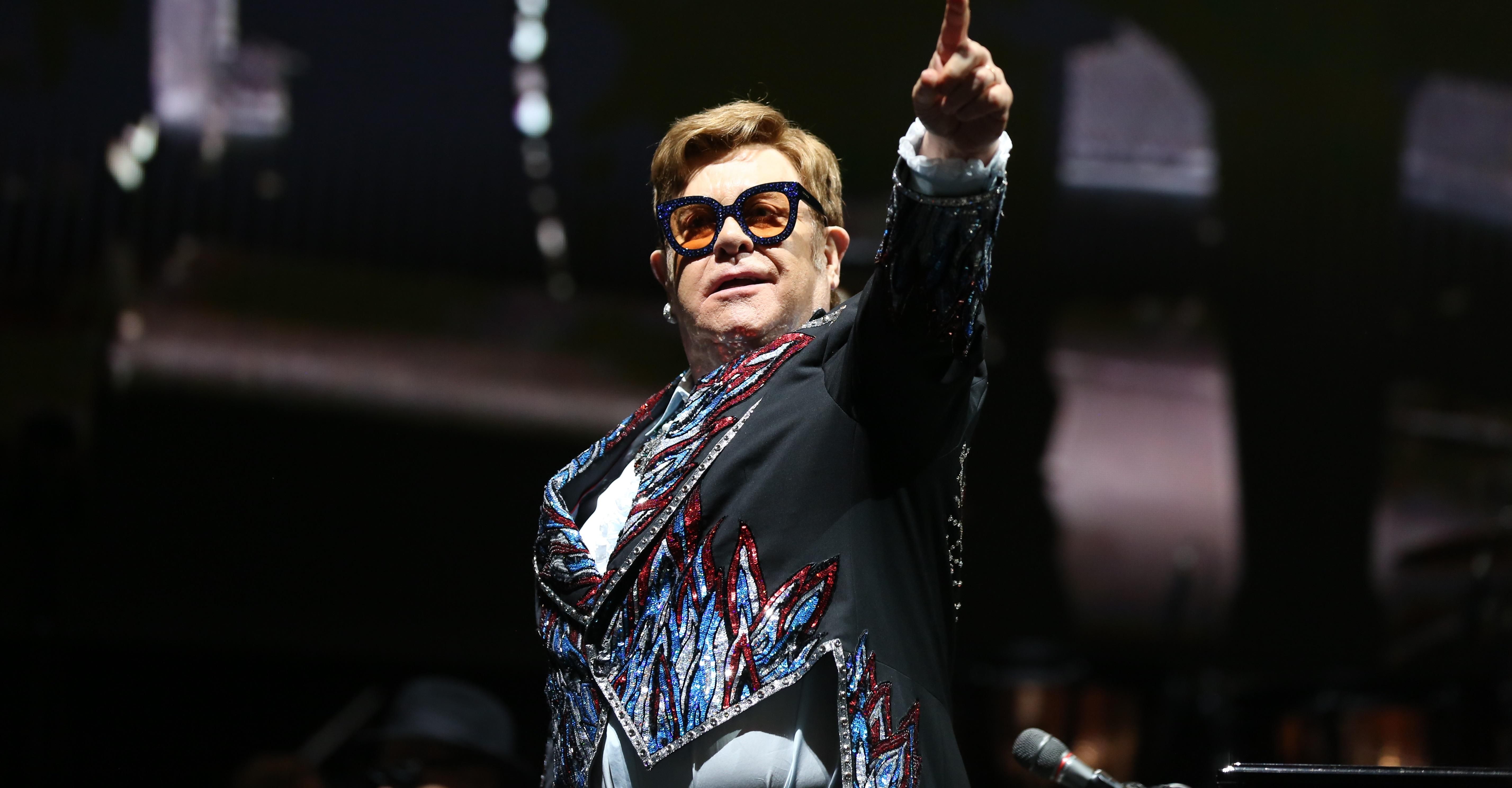 Це лицемірство, – Елтон Джон звернувся до Путіна щодо ставлення до представників ЛГБТ-спільноти Це лицемірство, – Елтон Джон звернувся до Путіна щодо ставлення до представників ЛГБТ-спільноти