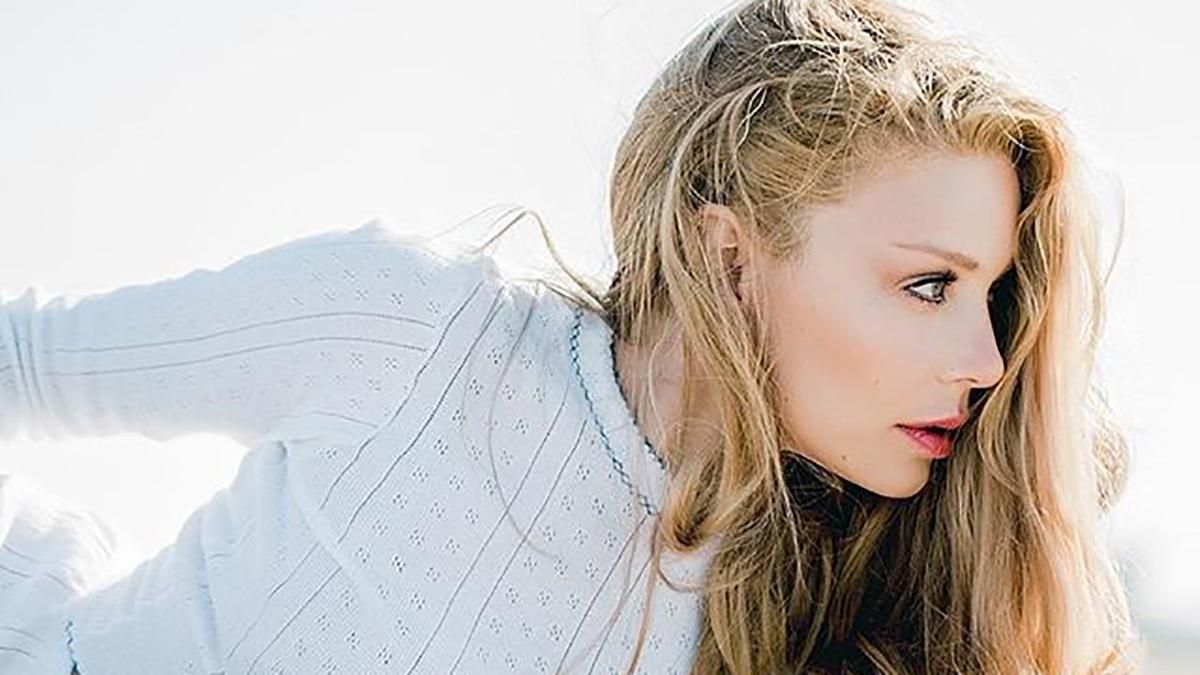 В мини-шортах и кофте: Тина Кароль показала фигуру в сексуальном наряде В мини-шортах и кофте: Тина Кароль показала фигуру в сексуальном наряде