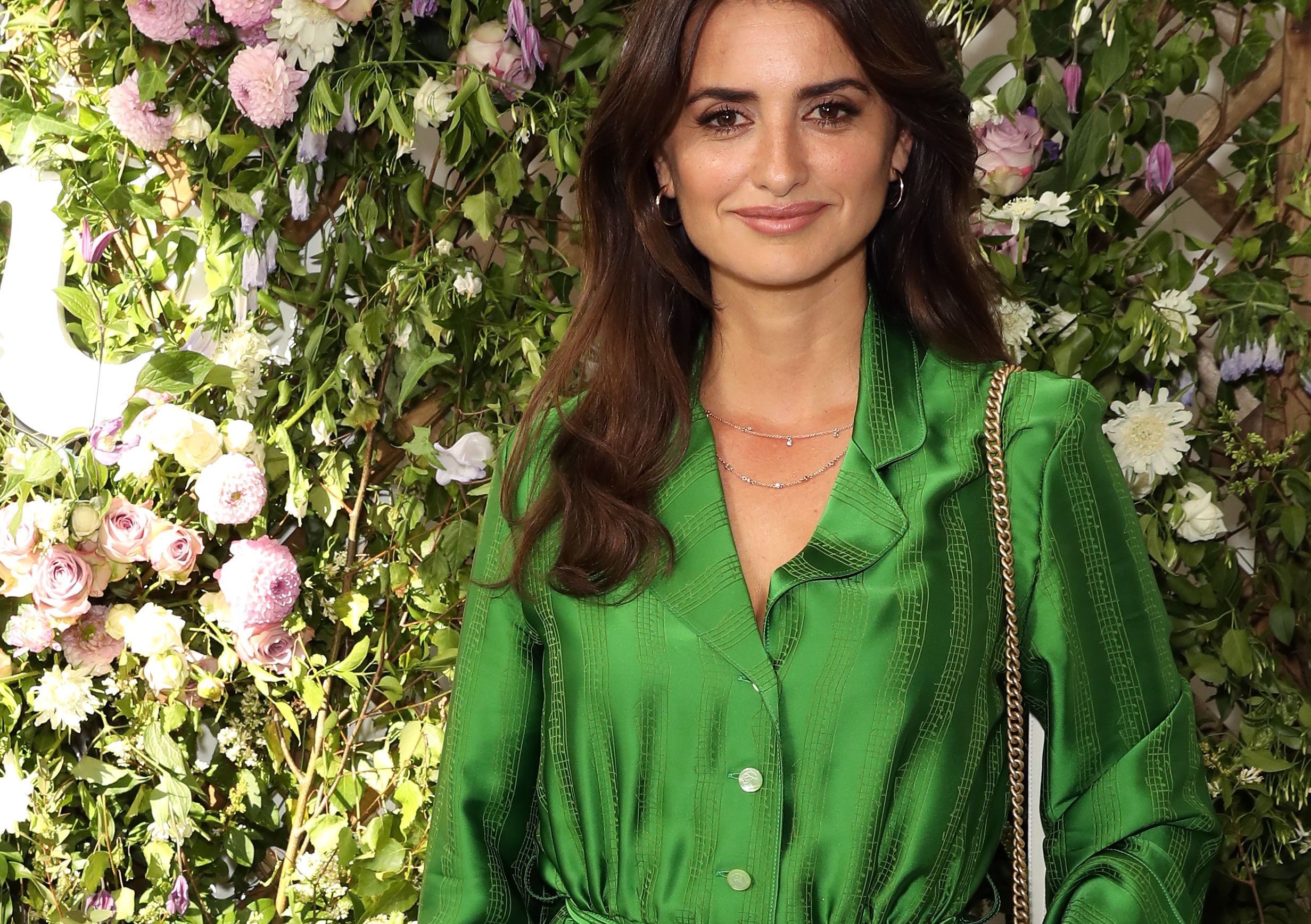 В комбінезоні трав'яного кольору: Пенелопа Крус відвідала публічний захід у Лондоні – фото В комбінезоні трав'яного кольору: Пенелопа Крус відвідала публічний захід у Лондоні – фото