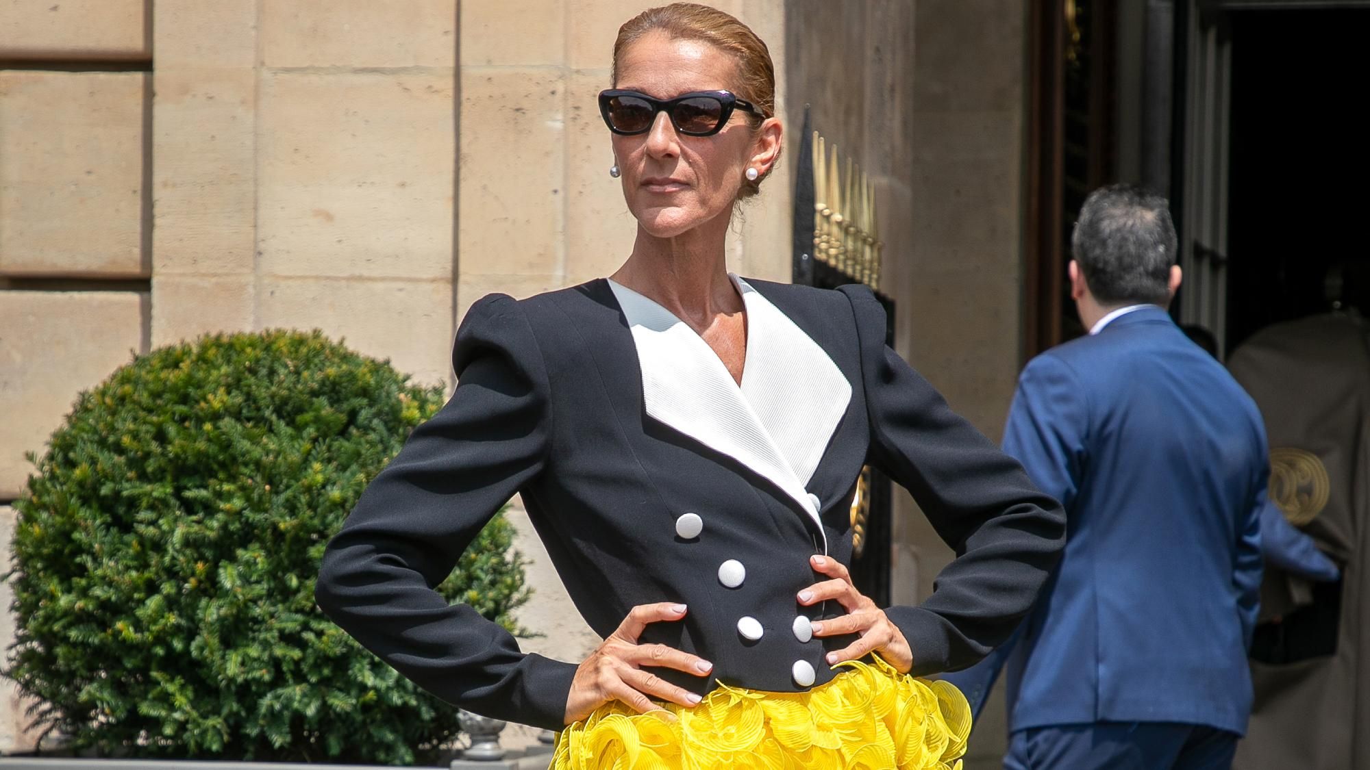 Селін Діон приголомшила виходом у різних туфлях і яскравій міні-спідниці: фото стрункої поп-діви Селін Діон приголомшила виходом у різних туфлях і яскравій міні-спідниці: фото стрункої поп-діви