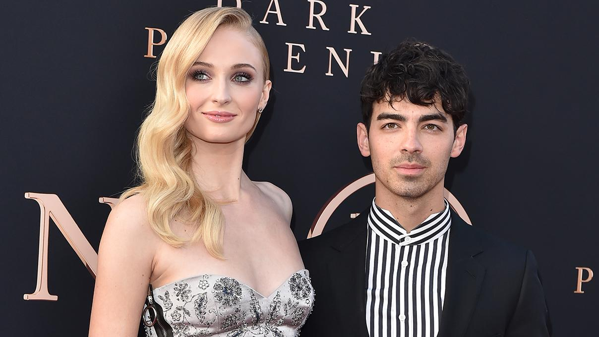 Софи Тернер отпраздновала вторую свадьбу с Джо Джонасом: фото гостей и звездной невесты