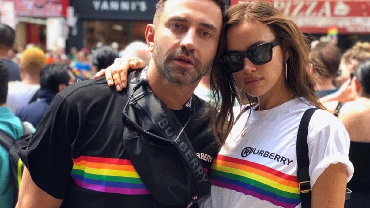 Ирина Шейк пришла на ЛГБТ-парад в мини-шортах и в компании дизайнера любимого бренда 