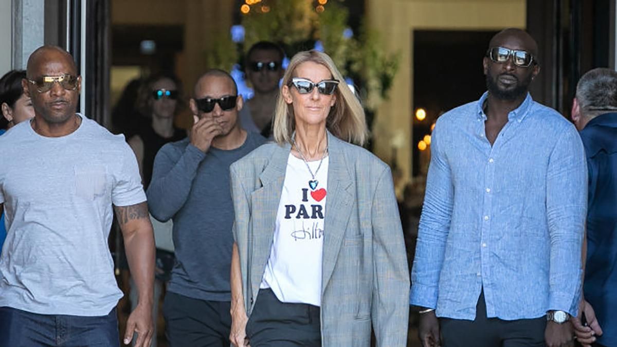 51-летняя Селин Дион засветила стройные ноги в мини-юбке: фото 51-летняя Селин Дион засветила стройные ноги в мини-юбке: фото