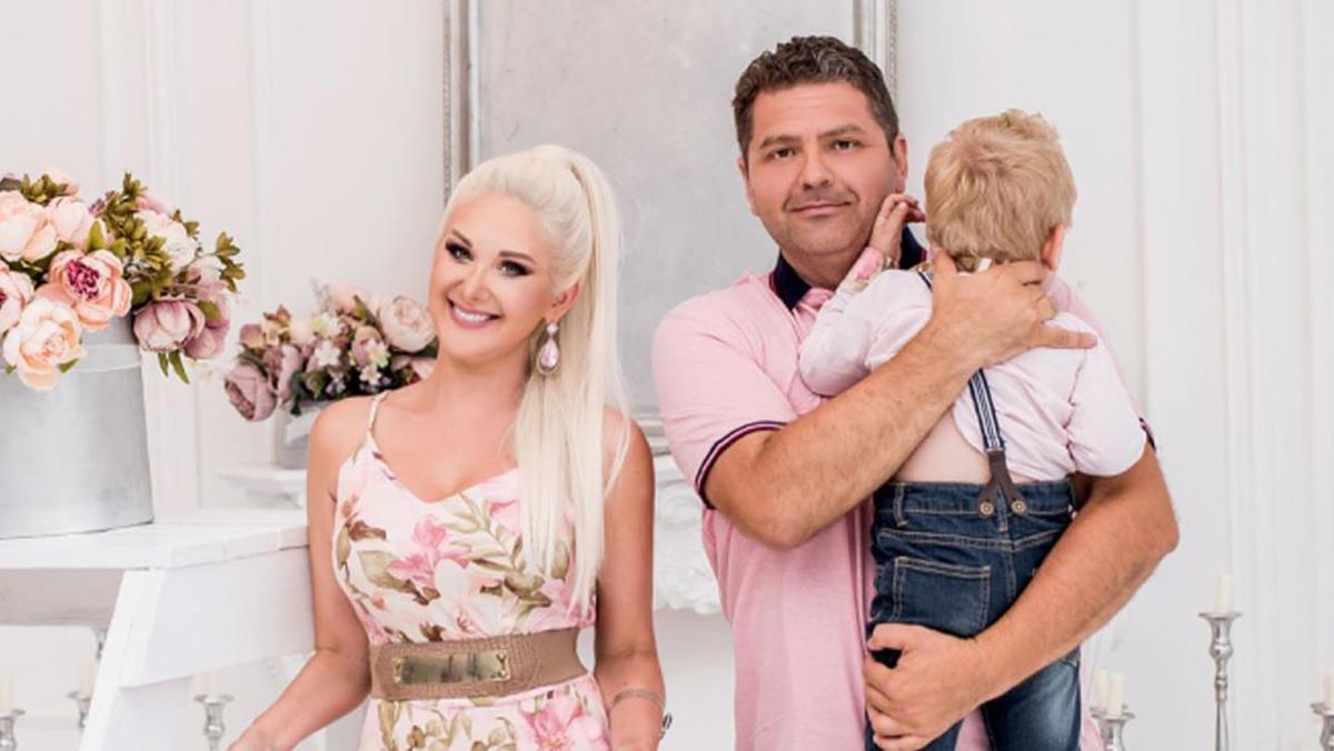 Семейная идиллия: Екатерина Бужинская поделилась фото с мужем и детьми