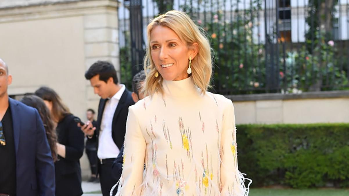 Як виглядає сукня за 10 тисяч доларів: Селін Діон показала вбрання в Парижі Як виглядає сукня за 10 тисяч доларів: Селін Діон показала вбрання в Парижі