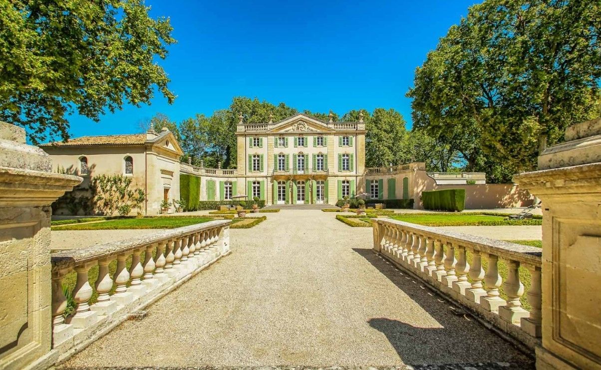 Чим вражає середньовічний замок у Франції, де було весілля Софі Тернер: фото зсередини Чим вражає середньовічний замок у Франції, де було весілля Софі Тернер: фото зсередини