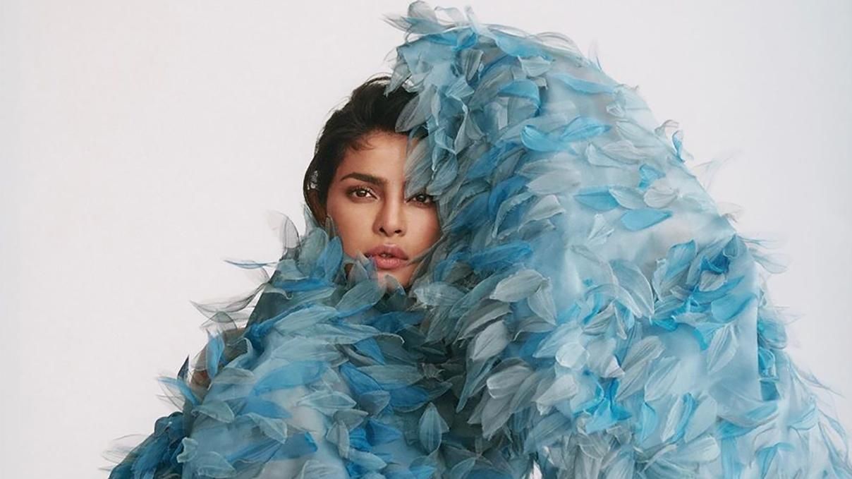 У квітах і пір'ї: Пріянка Чопра знялася у розкішних образах для британського Elle У квітах і пір'ї: Пріянка Чопра знялася у розкішних образах для британського Elle
