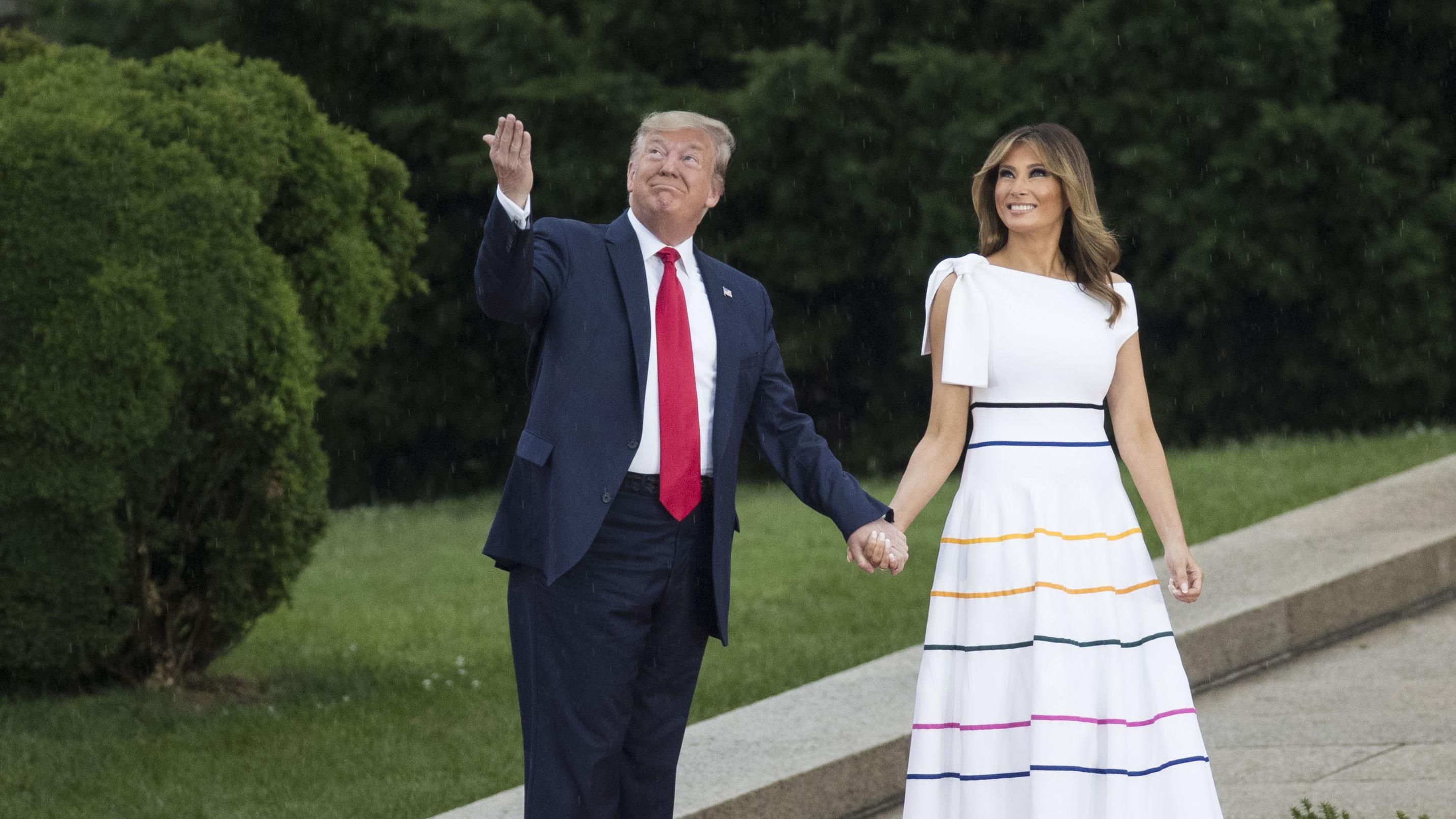 Меланія Трамп святкувала День незалежності США у приголомшливій сукні від Carolina Herrera
