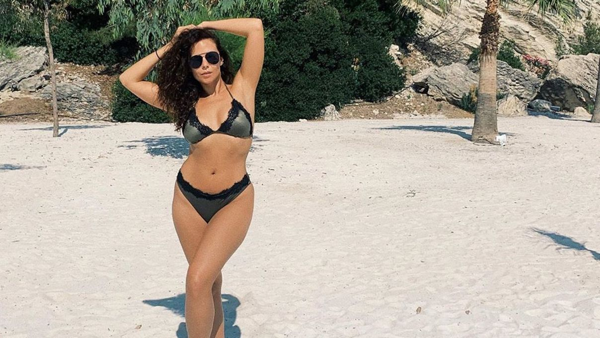 Настя Каменских показала сексуальное фото в купальнике и рассказала об уверенности в себе