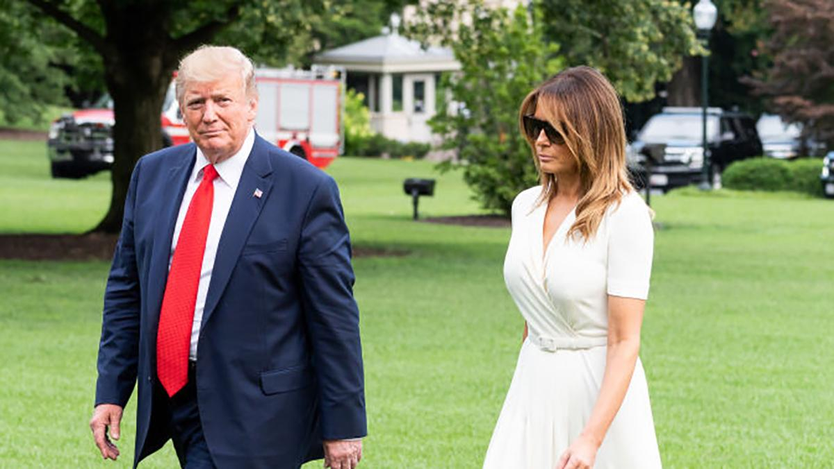 В белоснежном платье и на каблуках: Мелания Трамп ошеломила своим образом