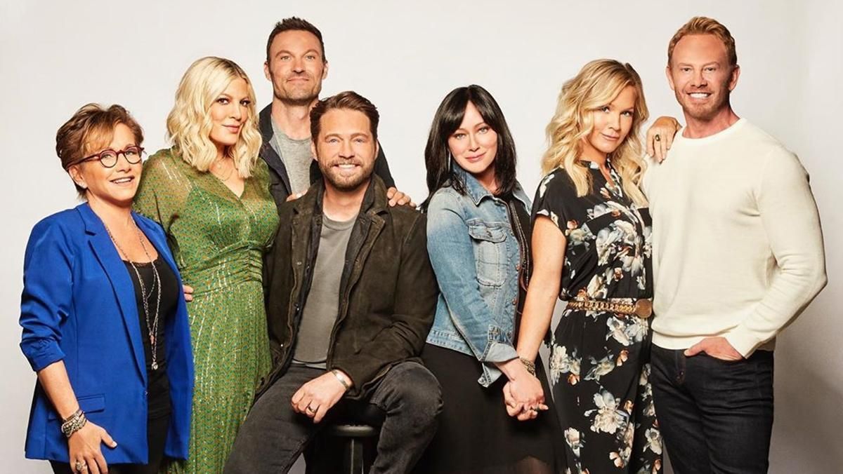 Возвращение "Беверли Хиллз, 90210": в cети появились фото со съемок сериала Возвращение "Беверли Хиллз, 90210": в cети появились фото со съемок сериала