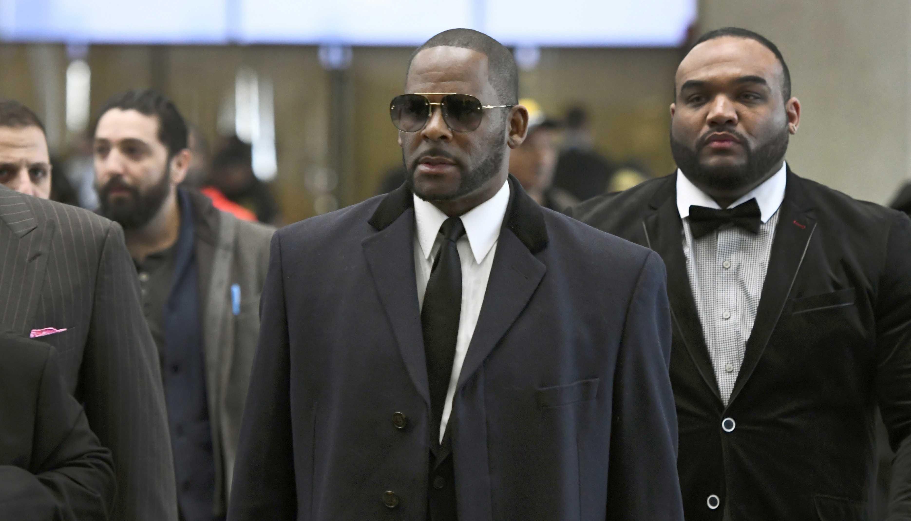 Скандального репера R Kelly заарештували за дитячу порнографію Скандального репера R Kelly заарештували за дитячу порнографію