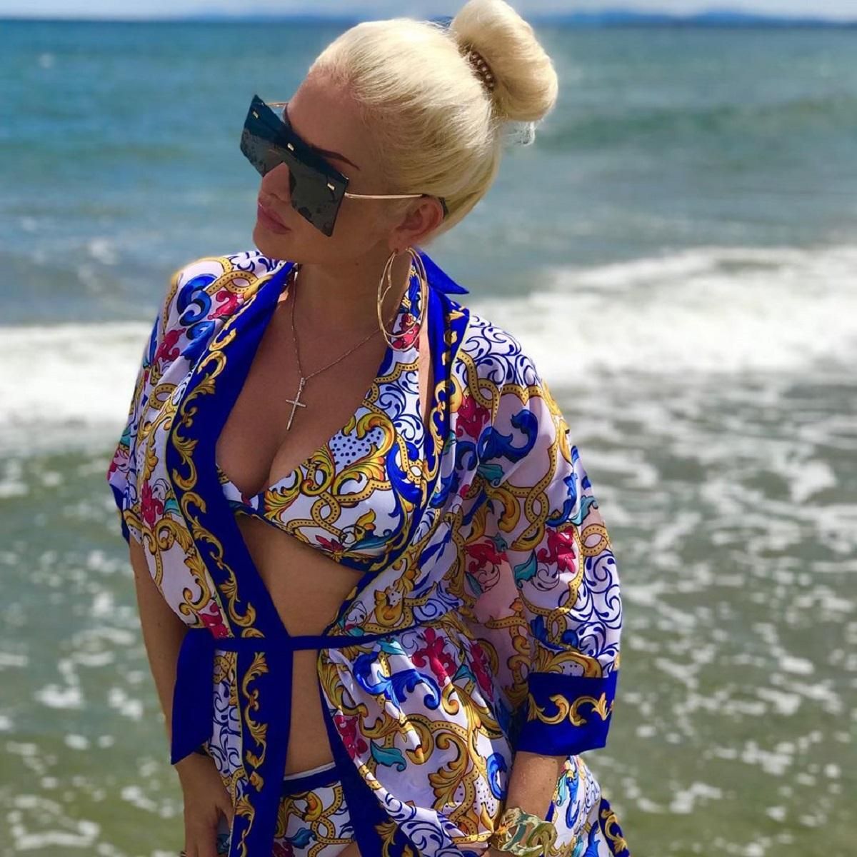 Екатерина Бужинская показала пышную грудь в пляжном образе: соблазнительные фото Екатерина Бужинская показала пышную грудь в пляжном образе: соблазнительные фото