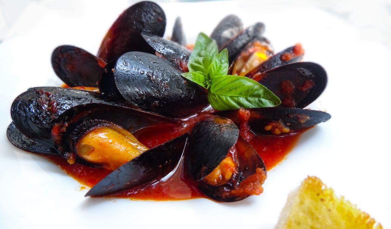 Як приготувати мідії в томатному соусі: смачний рецепт від Ектора Хіменеса-Браво Як приготувати мідії в томатному соусі: смачний рецепт від Ектора Хіменеса-Браво