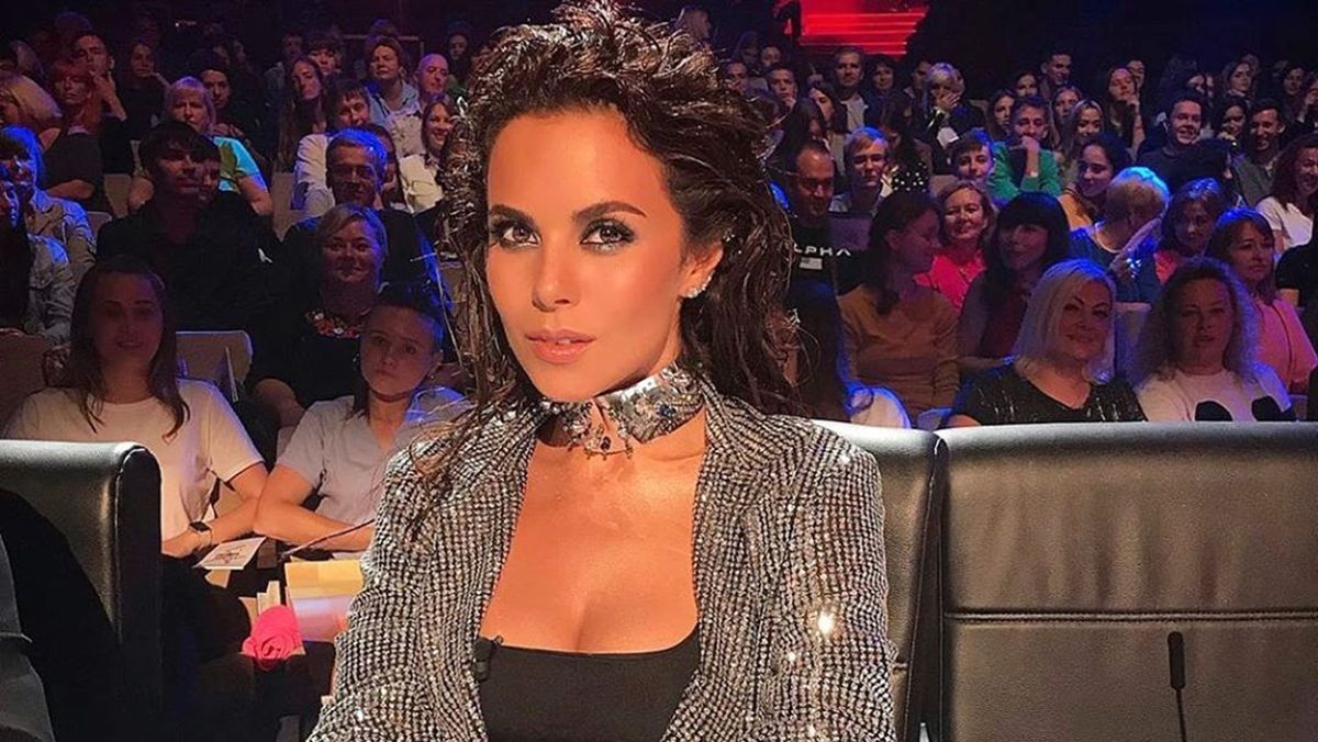 Настя Каменских примерила пикантный костюм для съемок "Х-фактора": фото Настя Каменских примерила пикантный костюм для съемок "Х-фактора": фото