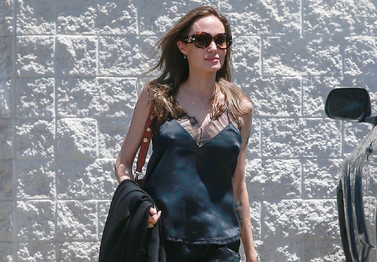 В бельевом топе: Анджелина Джоли продемонстрировала соблазнительный образ