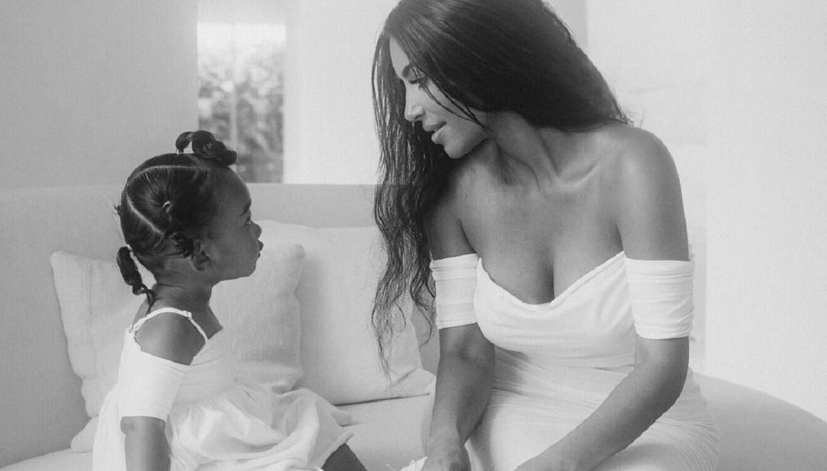 Кім Кардашян розчулила мережу зворушливими фото з дочкою Кім Кардашян розчулила мережу зворушливими фото з дочкою