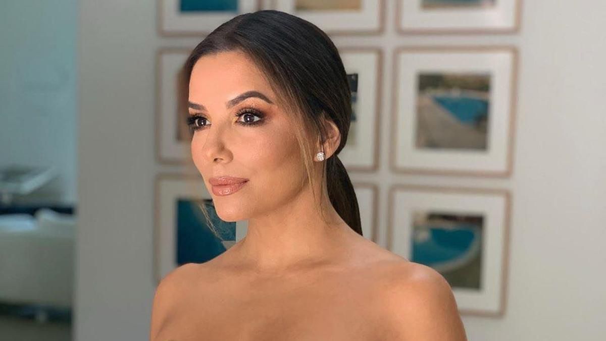 Єва Лонгорія засвітила яскраву сукню на кінопрем'єрі: фото Єва Лонгорія засвітила яскраву сукню на кінопрем'єрі: фото