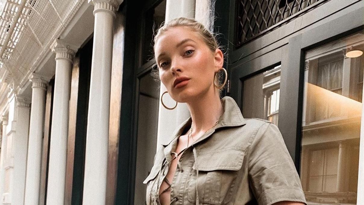 Міні-сукня в поєднанні з військовими черевиками: ефектний літній "лук" від Ельзи Госк Міні-сукня в поєднанні з військовими черевиками: ефектний літній "лук" від Ельзи Госк