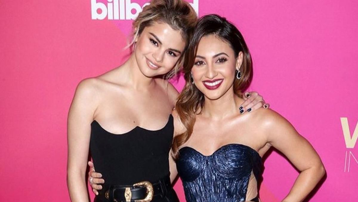 Подруга Селени Гомес, яка пожертвувала їй нирку, припинила спілкування зі співачкою Подруга Селени Гомес, яка пожертвувала їй нирку, припинила спілкування зі співачкою