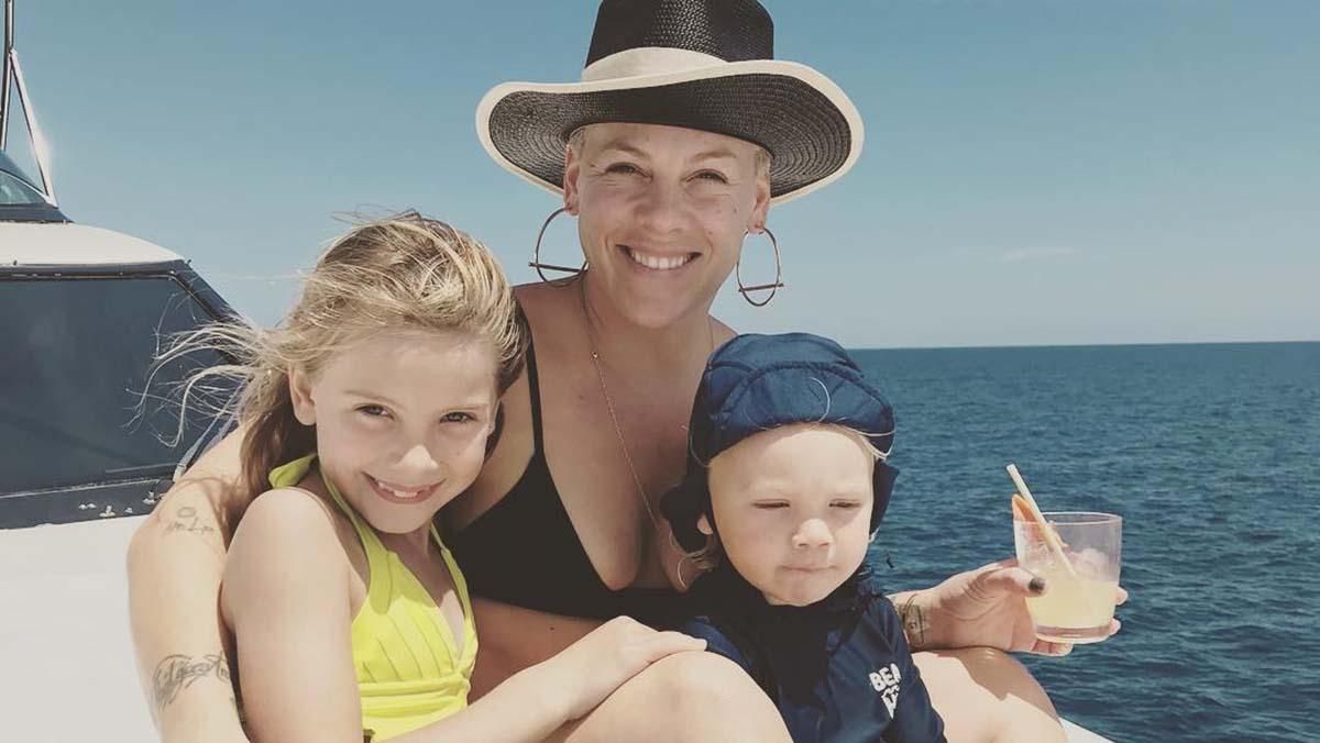 Співачка Пінк змінила імідж доньки в підтримку своєї колеги: деталі Співачка Пінк змінила імідж доньки в підтримку своєї колеги: деталі