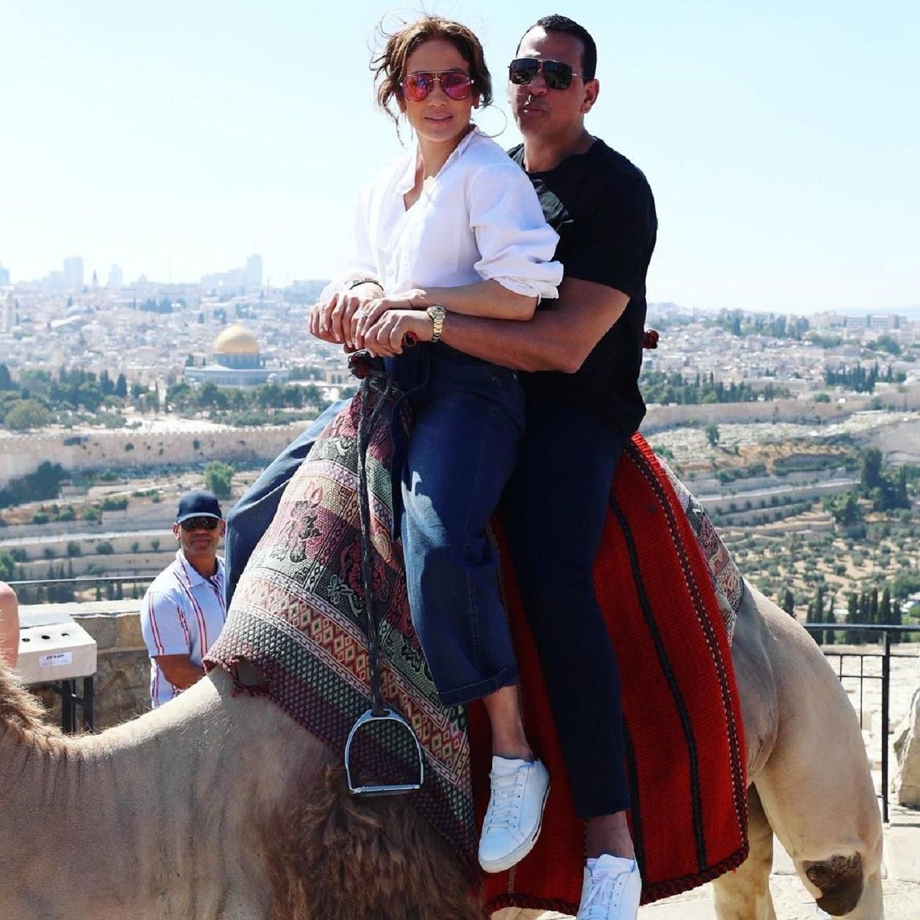 Дженніфер Лопес влаштувала відпочинок з Алексом Родрігесом в Ізраїлі: яскраві фото