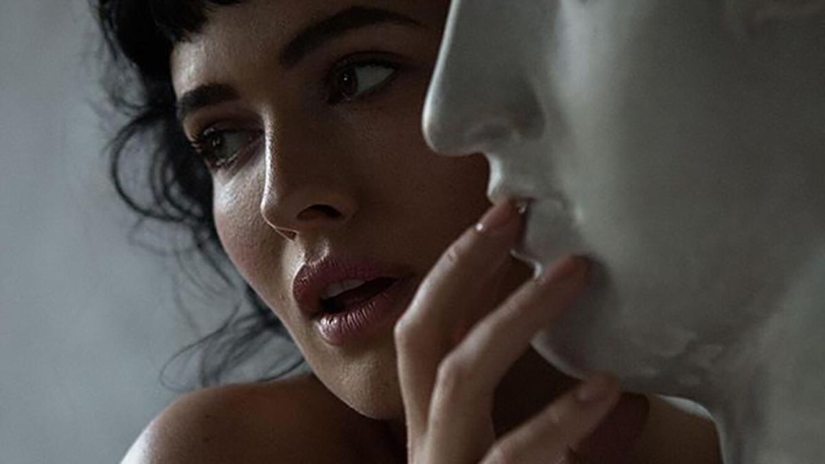 Обнаженное тело и провокационные позы: какими снимками Даша Астафьева взорвала сеть – 18+