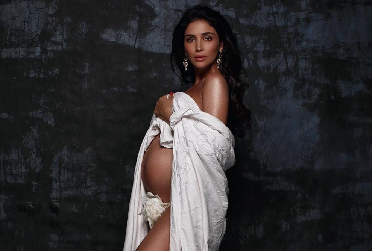 Беременная Санта Димопулос показала редкое фото со старшим сыном в Монако