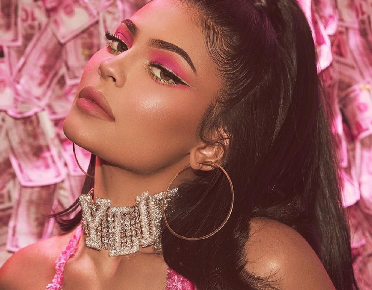 Яхта и дом в розах: как самая молодая миллиардерша Кайли Дженнер отпразднует свое 22-летие Яхта и дом в розах: как самая молодая миллиардерша Кайли Дженнер отпразднует свое 22-летие