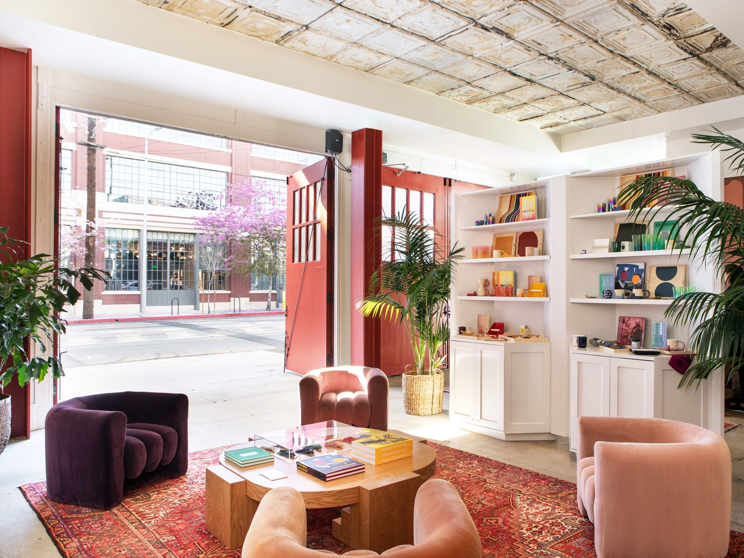 Пожежна частина стала затишним міні-готелем: яскраві фото Пожежна частина стала затишним міні-готелем: яскраві фото