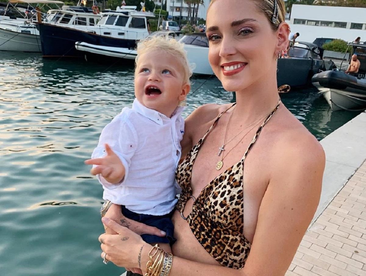 У леопардовому топі і спідниці: К'яра Ферраньї показала ідеальний образ для літніх вечорів У леопардовому топі і спідниці: К'яра Ферраньї показала ідеальний образ для літніх вечорів