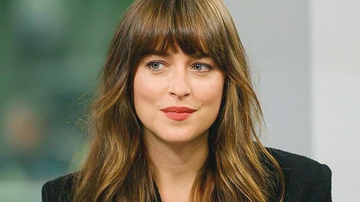 Водитель автомобиля с Дакотой Джонсон сбил пешехода: подробности ДТП